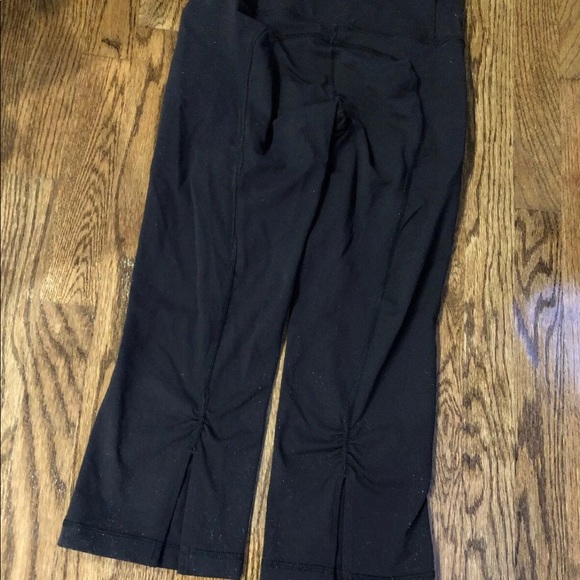 Lululemon black yoga cropped Capri pants - Picture 2 of 5
